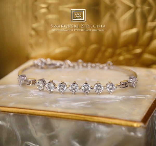 B1653 Swarovski Zirconia Bangle